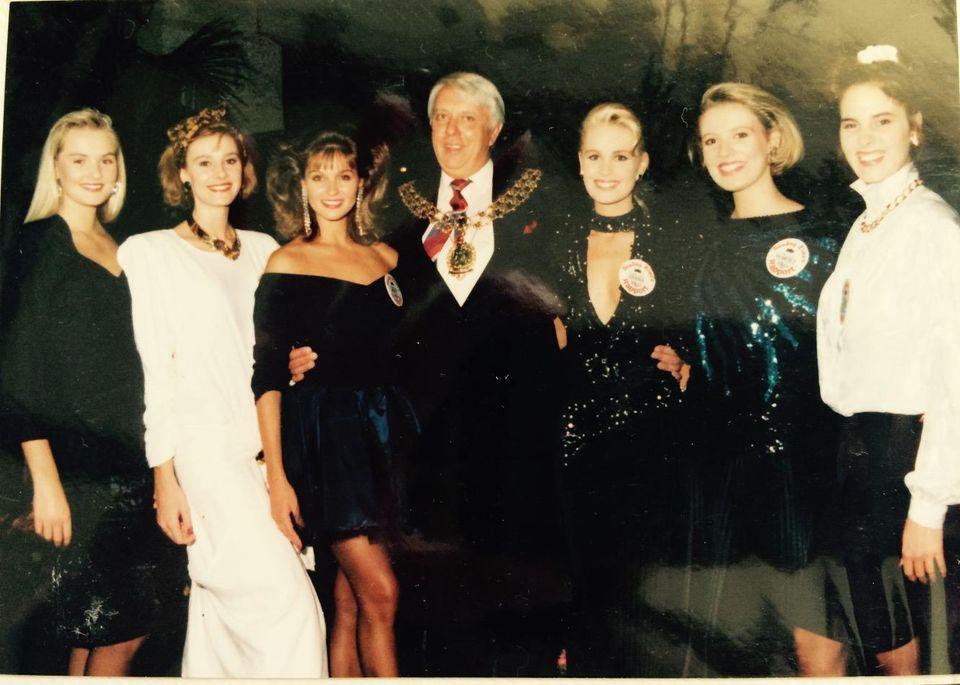Diana Tilden-Davis y compañeras del Miss Sudáfrica